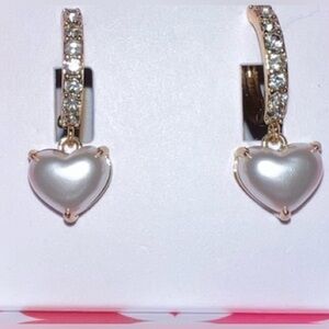 NWT ⚜️🤍⚜️ True to Form Gorgeous Mini Hoop Earrings with Pearl Heart Charms